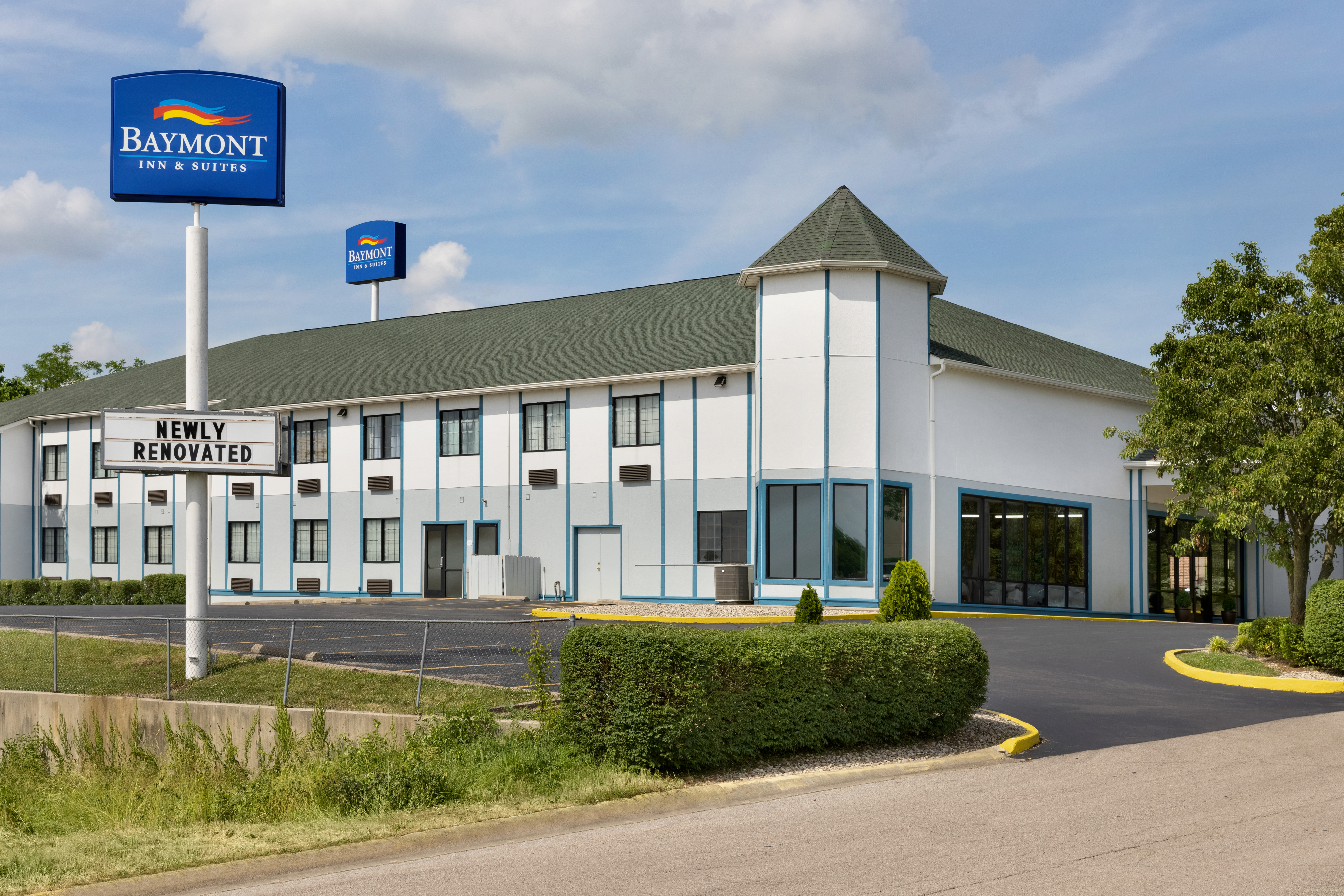 Exterior of Baymont by Wyndham Winchester hotel in Winchester, Kentucky